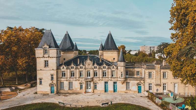 Château de Thouars, un castillo histórico ubicado en Talence, cerca de Burdeos