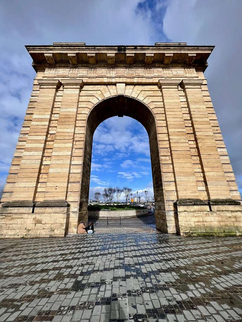 La Porte de Bourgogne, un monumento histórico situado en el corazón de Burdeos