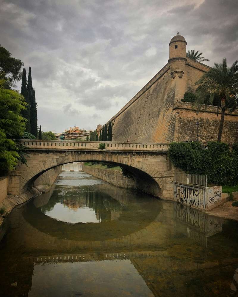 Pont de la Riera (Puente de la Riera) y el Baluard de Sant Pere (Baluarte de San Pedro) en Palma de Mallorca