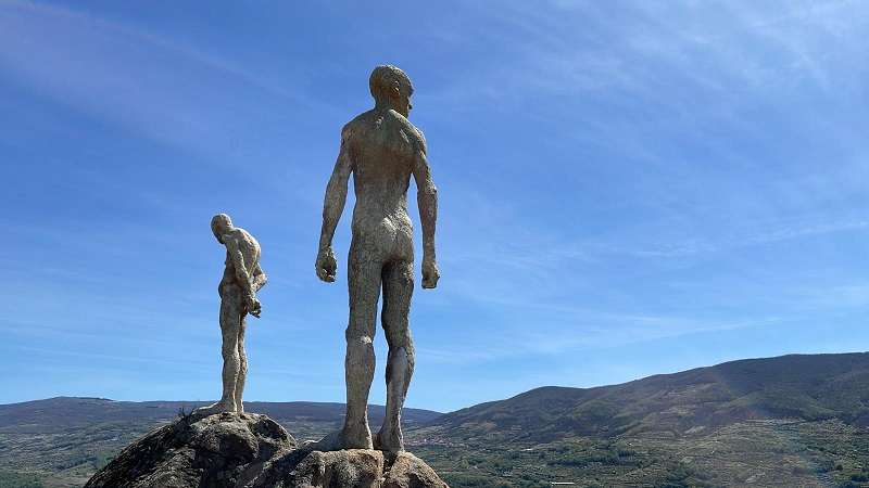 El Mirador de la Memoria en El Torno combina arte y paisaje para homenajear a las víctimas históricas